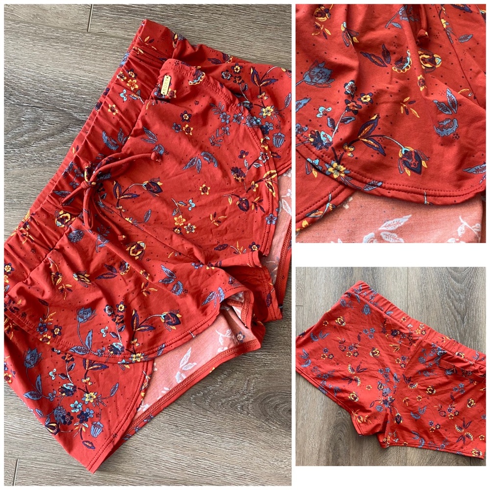 Roxy ‘Lo Down’ Track Shorts